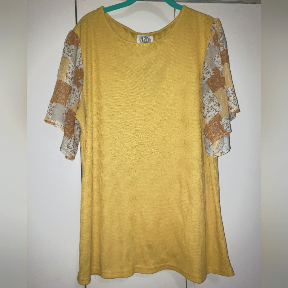 Tees2YourDoor (NWOT) Yellow Floral/Patchwork Flutter Sleeve Top Size 2x